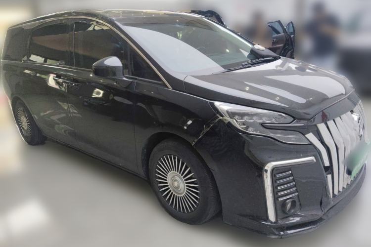 Used Buick GL8 2022 ES Landtrek 653T Comfort Edition Front Right 45 Deg