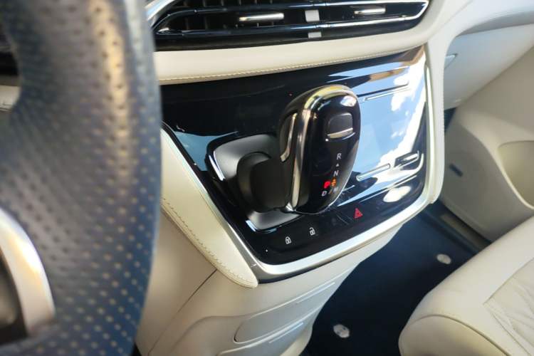 Used Buick GL8 2022 Avenir Avia Four-Seat Prestige Edition Gear Lever