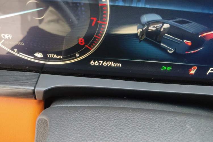 Used Buick GL8 2022 ES Landtrek 653T Comfort Edition Odometer Close Up