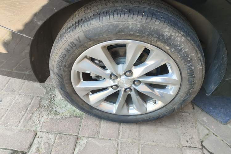 Used Buick GL8 2022 Avenir Avia Four-Seat Prestige Edition Right Rear Wheel Hub
