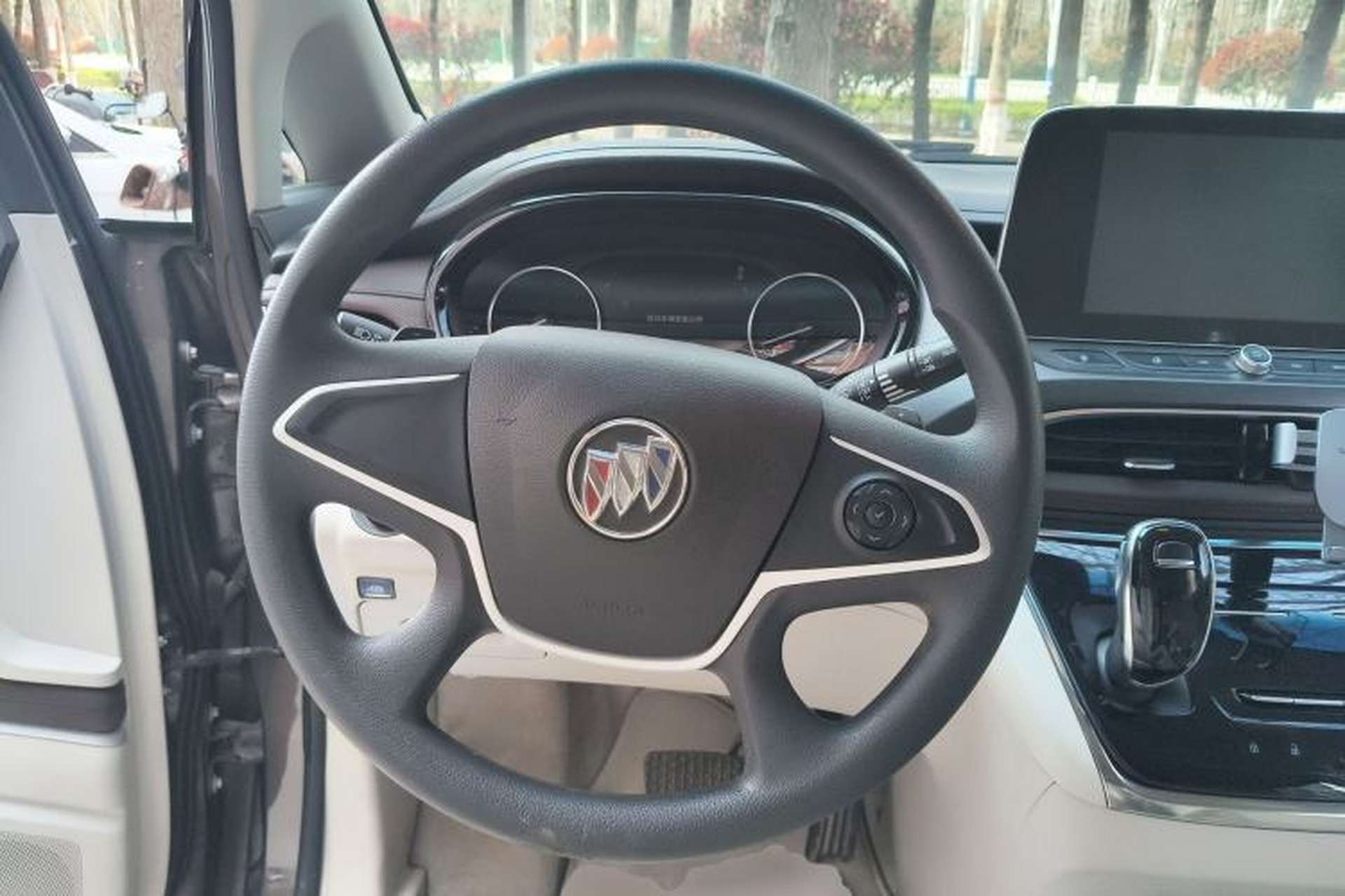 Used Buick GL8 2022 Land Cruiser Executive Class 652T Comfort Model Steering Wheel