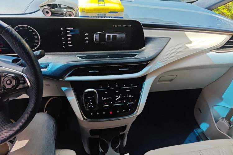 Used Buick GL8 2022 Avenir Avia Four-Seat Prestige Edition Audio And AC Panel