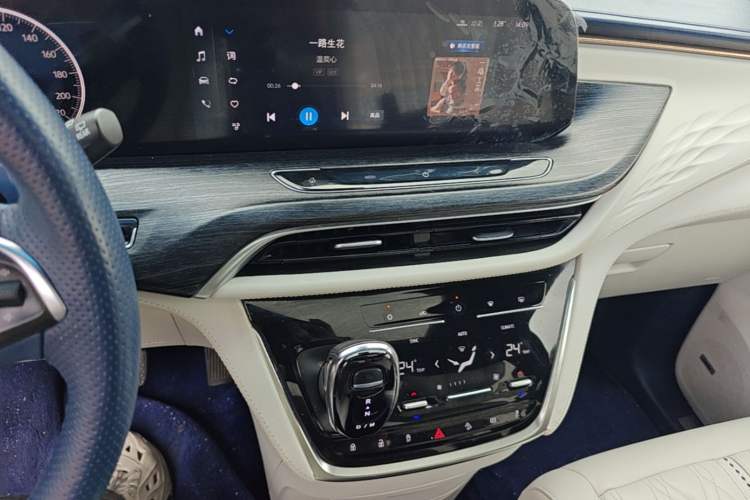 Used Buick GL8 2022 Avenir Avia Four-Seat Prestige Edition Audio And AC Panel