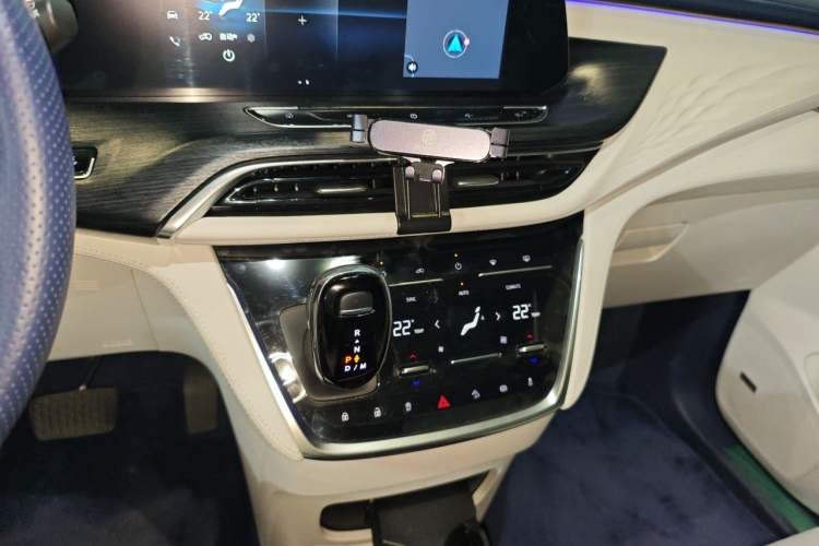 Used Buick GL8 2022 Facelift Avenir Aivia Four-Seat Prestige Edition Audio And AC Panel