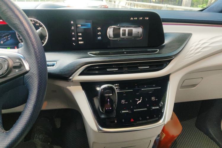 Used Buick GL8 2022 Facelift Avenir Aivia Four-Seat Prestige Edition Audio And AC Panel