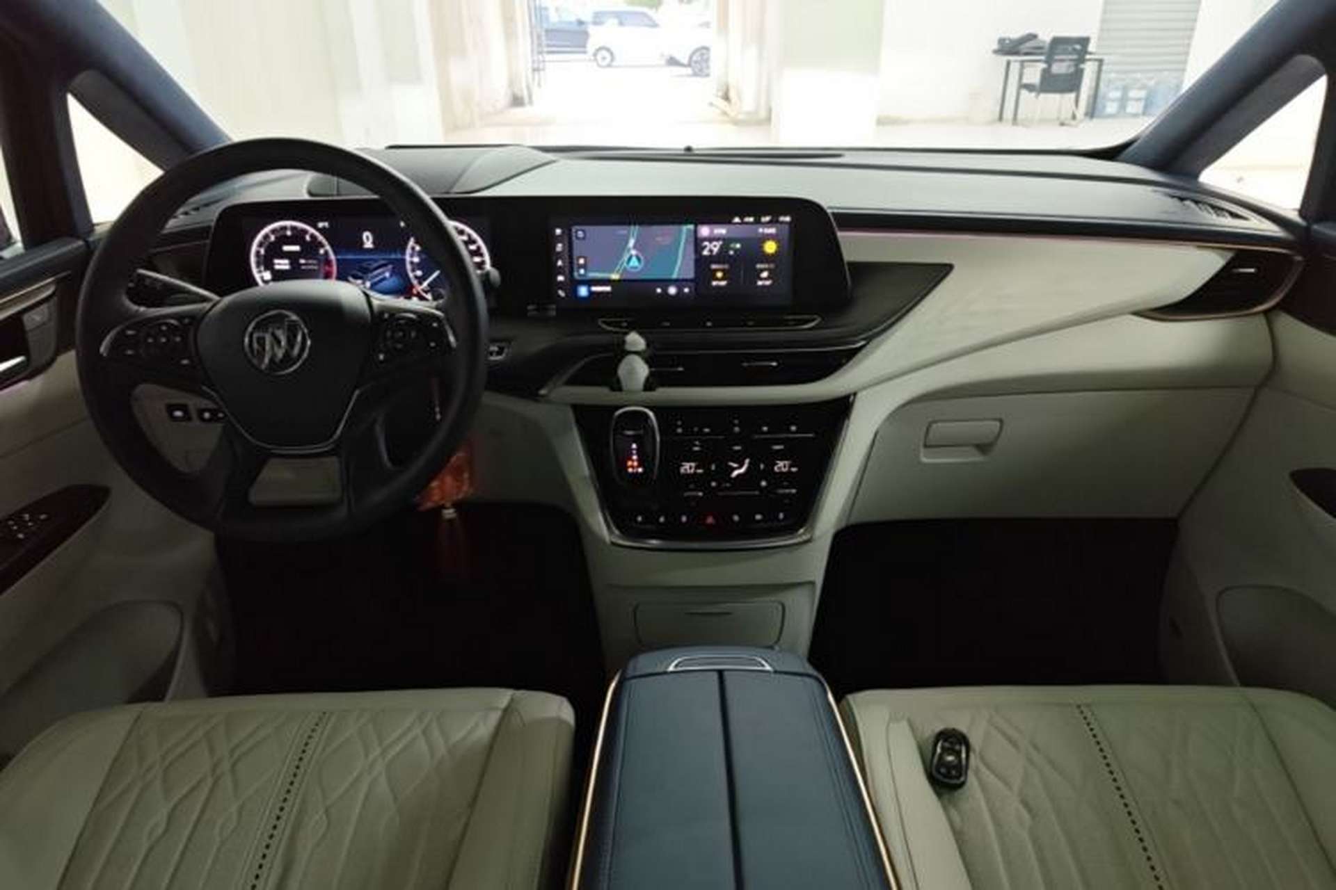 Used Buick GL8 2022 Avenir Avia Four-Seat Prestige Edition Center Console