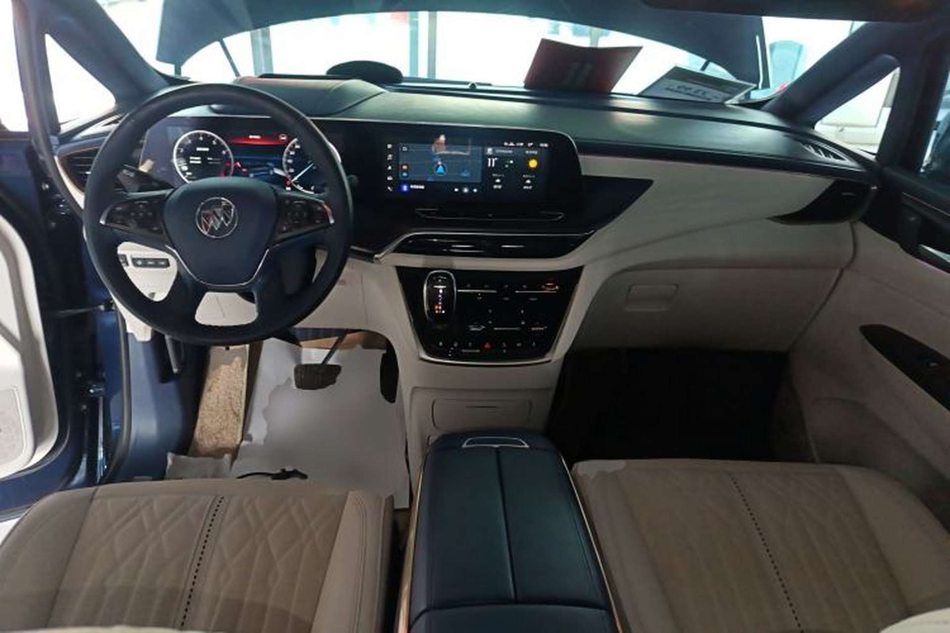 Used Buick GL8 2022 Avenir Avia Four-Seat Prestige Edition Center Console
