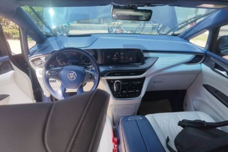 Used Buick GL8 2022 Avenir Avia Four-Seat Prestige Edition Center Console