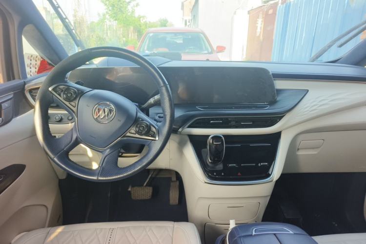 Used Buick GL8 2022 Avenir Avia Four-Seat Prestige Edition Center Console