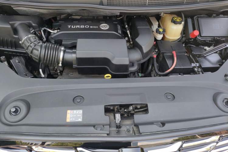 Used Buick GL8 2022 ES Landtrek 653T Flagship Model Engine Bay