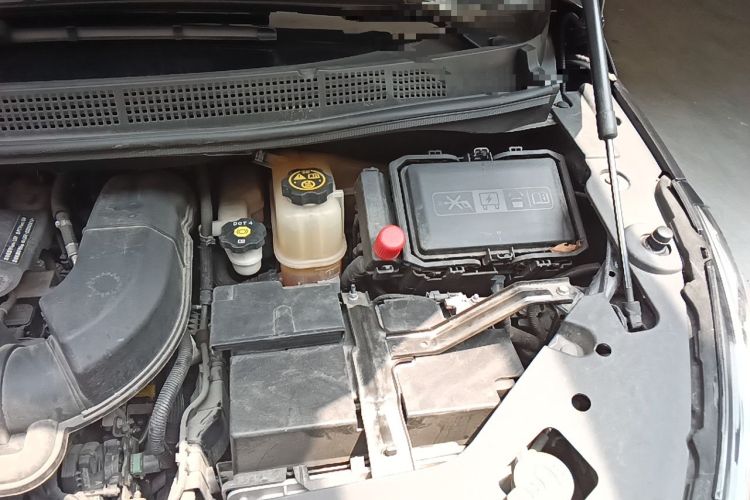 Used Buick GL8 2022 ES Landtrek 653T Smart Flagship Model Engine Bay Left