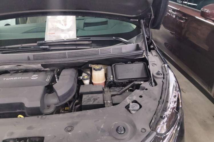 Used Buick GL8 2022 ES Landtrek 653T Smart Flagship Model Engine Bay Left