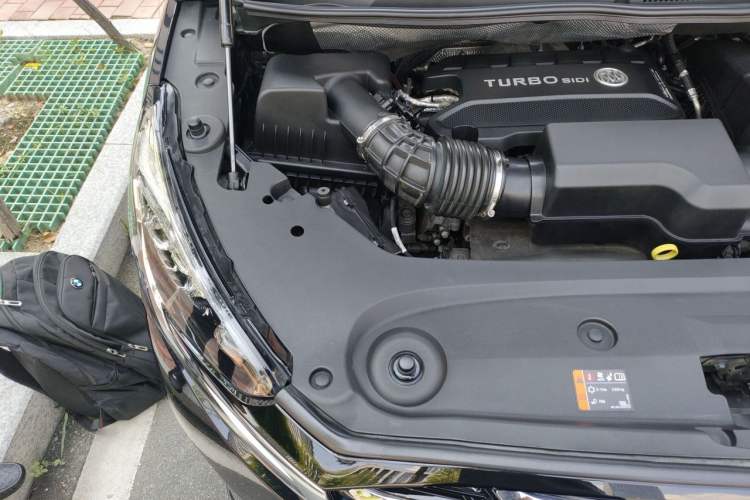 Used Buick GL8 2022 ES Landtrek 653T Flagship Model Engine Bay Right