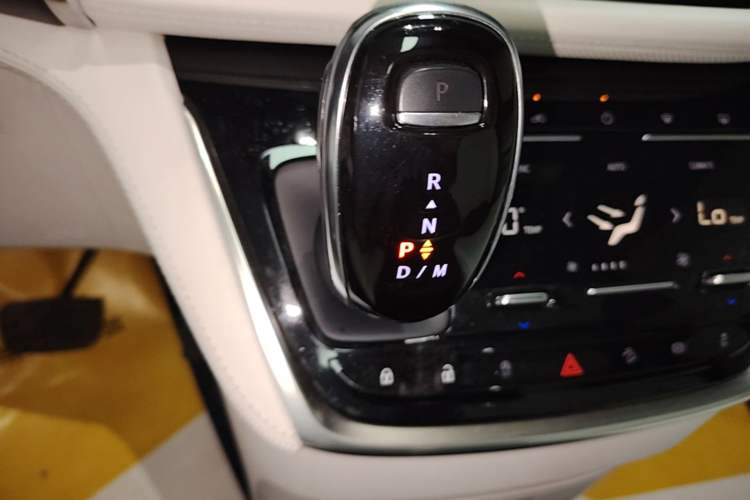 Used Buick GL8 2022 Avenir Avia Four-Seat Prestige Edition Gear Lever
