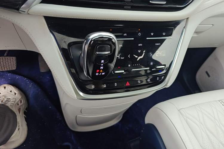 Used Buick GL8 2022 Avenir Avia Four-Seat Prestige Edition Gear Lever