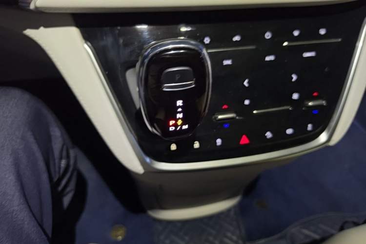 Used Buick GL8 2022 Avenir Avia Four-Seat Prestige Edition Gear Lever