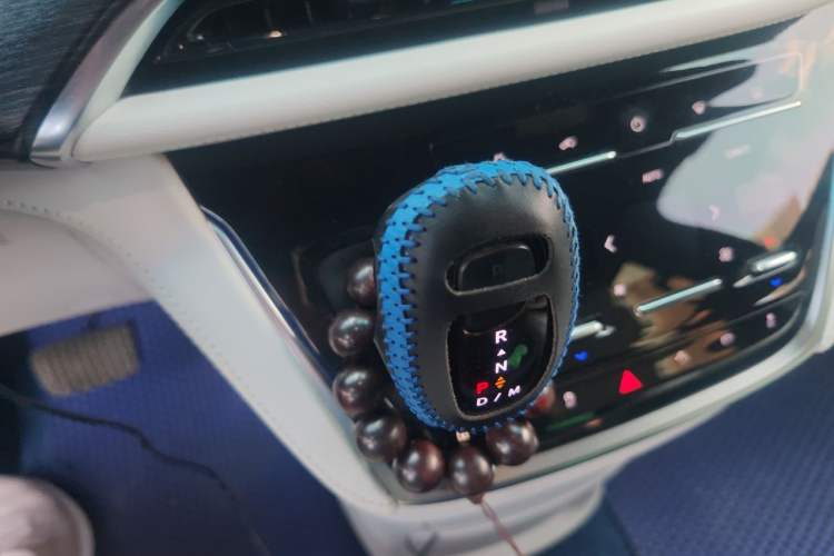 Used Buick GL8 2022 Avenir Avia Four-Seat Prestige Edition Gear Lever