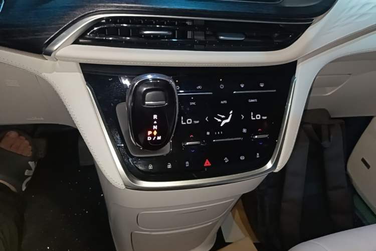 Used Buick GL8 2022 Avenir Avia Four-Seat Prestige Edition Gear Lever