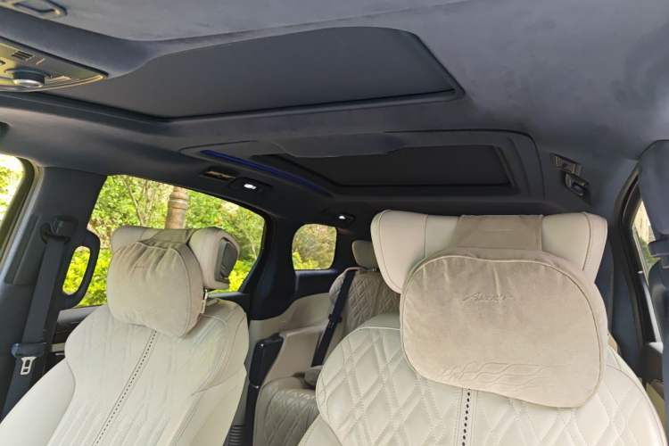 Used Buick GL8 2022 Avenir Avia Four-Seat Prestige Edition Headliner