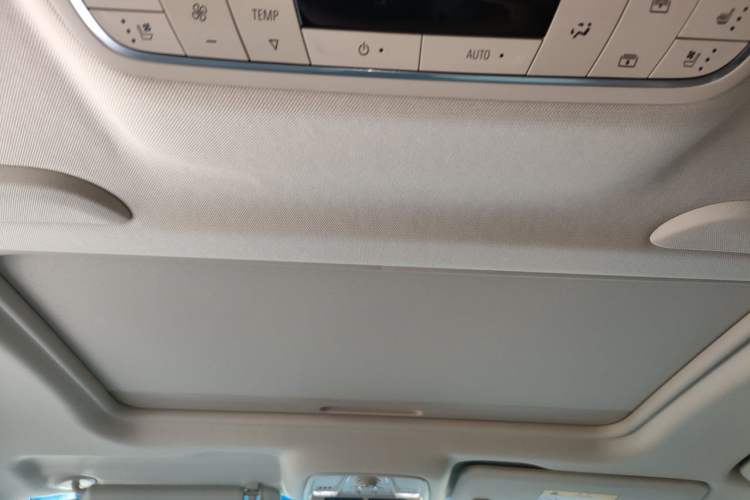 Used Buick GL8 2022 ES Landtrek 653T Flagship Model Headliner