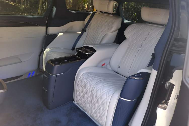 Used Buick GL8 2022 Avenir Avia Four-Seat Prestige Edition Interior 4