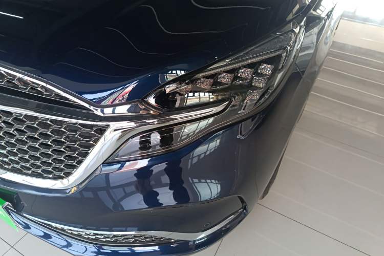 Used Buick GL8 2022 Avenir Avia Four-Seat Prestige Edition Left Front Headlight