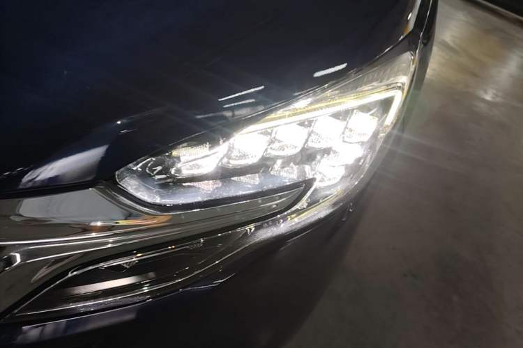 Used Buick GL8 2022 Avenir Avia Four-Seat Prestige Edition Left Front Headlight