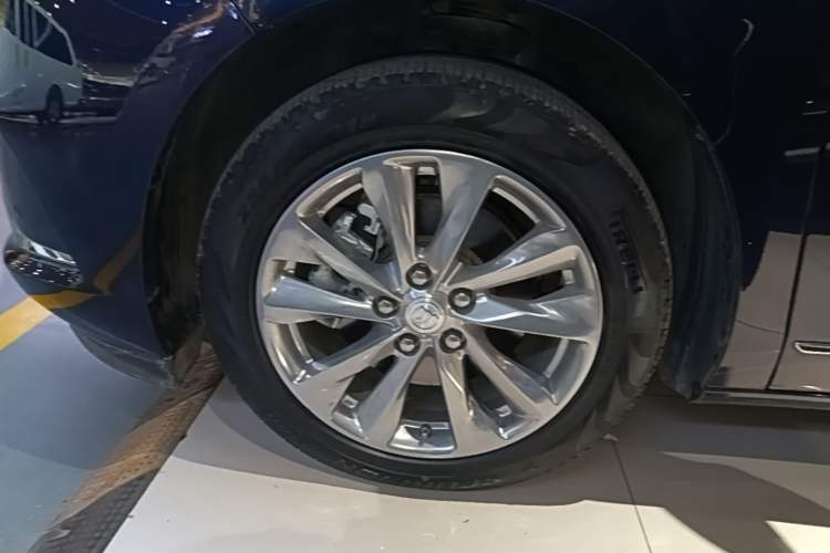 Used Buick GL8 2022 Avenir Avia Four-Seat Prestige Edition Left Front Wheel Hub