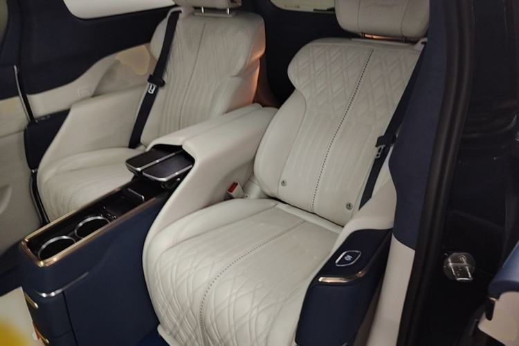 Used Buick GL8 2022 Avenir Avia Four-Seat Prestige Edition Left Rear Seat
