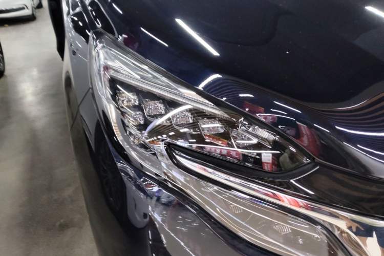 Used Buick GL8 2022 ES Landtrek 653T Smart Flagship Model Right Front Headlight