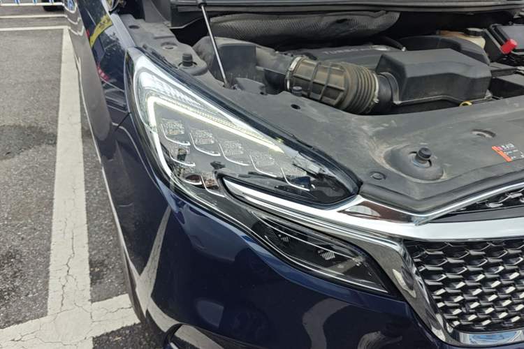 Used Buick GL8 2022 Avenir Avia Four-Seat Prestige Edition Right Front Headlight
