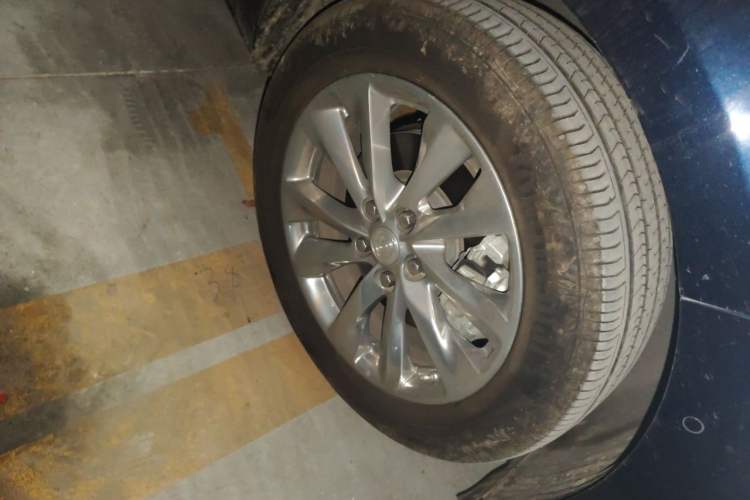 Used Buick GL8 2022 Avenir Avia Four-Seat Prestige Edition Right Front Wheel Hub