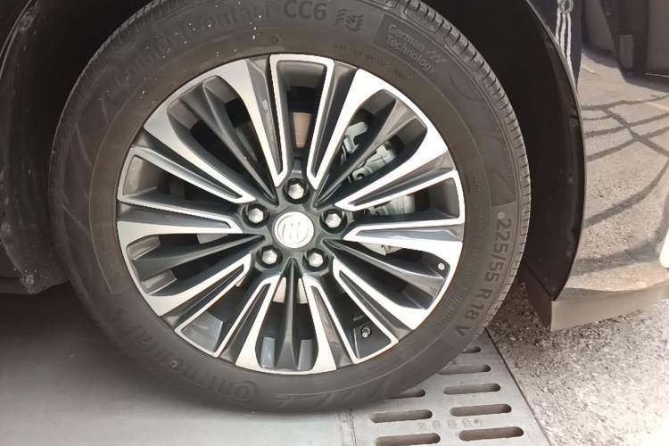 Used Buick GL8 2022 ES Landtrek 653T Smart Flagship Model Right Front Wheel Hub