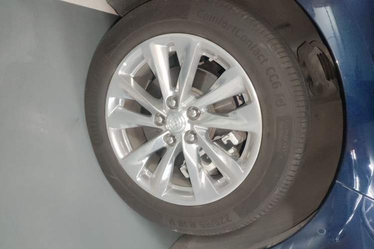 Used Buick GL8 2022 Facelift Avenir Aivia Four-Seat Prestige Edition Right Front Wheel Hub