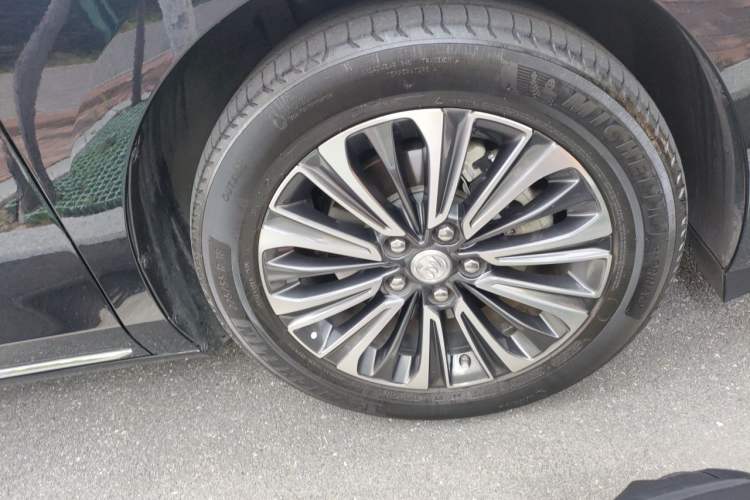 Used Buick GL8 2022 ES Landtrek 653T Flagship Model Right Front Wheel Hub