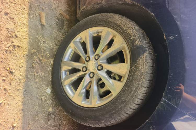 Used Buick GL8 2022 Avenir Avia Four-Seat Prestige Edition Right Front Wheel Hub