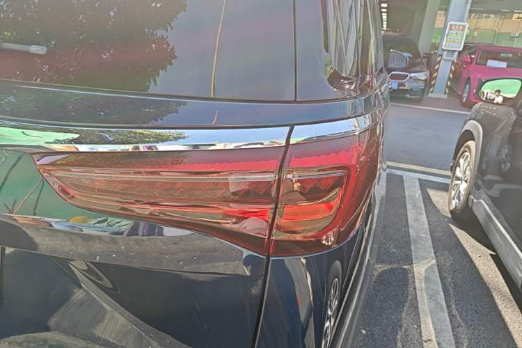 Used Buick GL8 2022 Avenir Avia Four-Seat Prestige Edition Right Rear Taillight