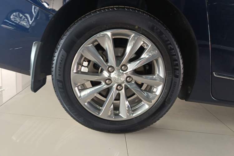 Used Buick GL8 2022 Avenir Avia Four-Seat Prestige Edition Right Rear Wheel Hub