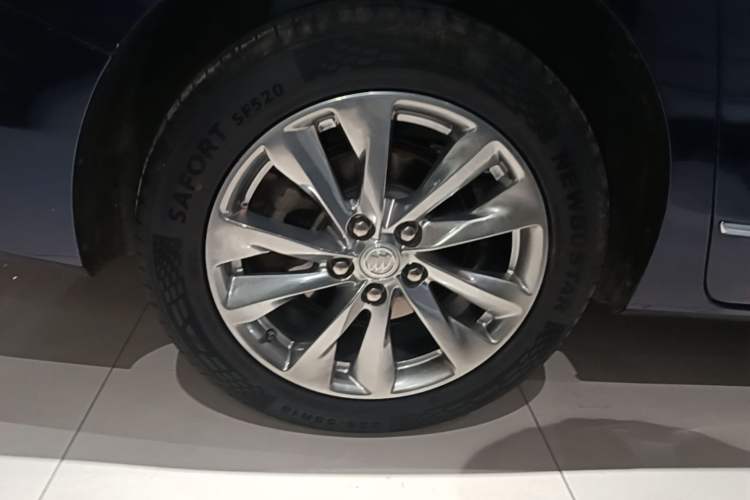 Used Buick GL8 2022 Avenir Avia Four-Seat Prestige Edition Right Rear Wheel Hub