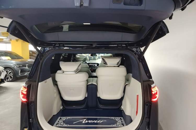 Used Buick GL8 2022 Avenir Avia Four-Seat Prestige Edition Trunk