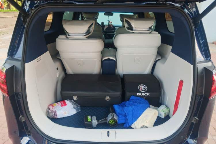 Used Buick GL8 2022 Avenir Avia Four-Seat Prestige Edition Trunk