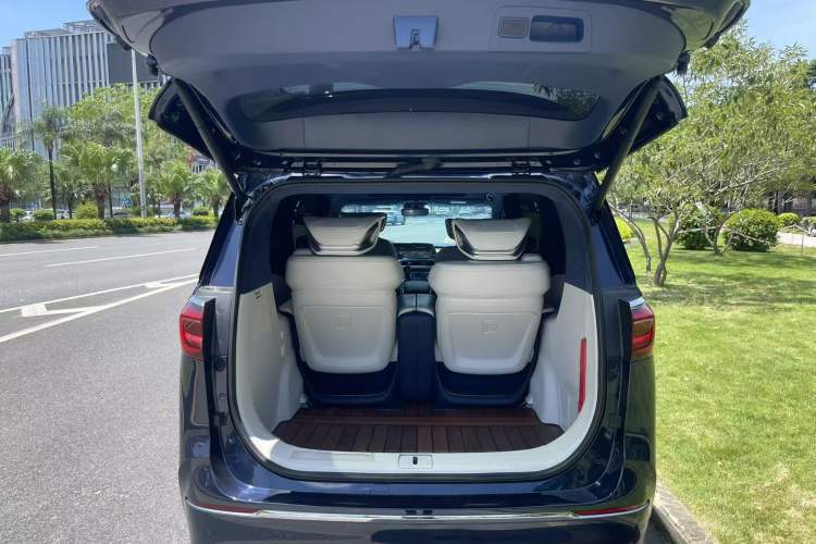Used Buick GL8 2022 Avenir Avia Four-Seat Prestige Edition Trunk