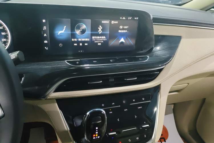 Used Buick GL8 2022 ES Landtrek 653T Luxury Edition Audio And AC Panel