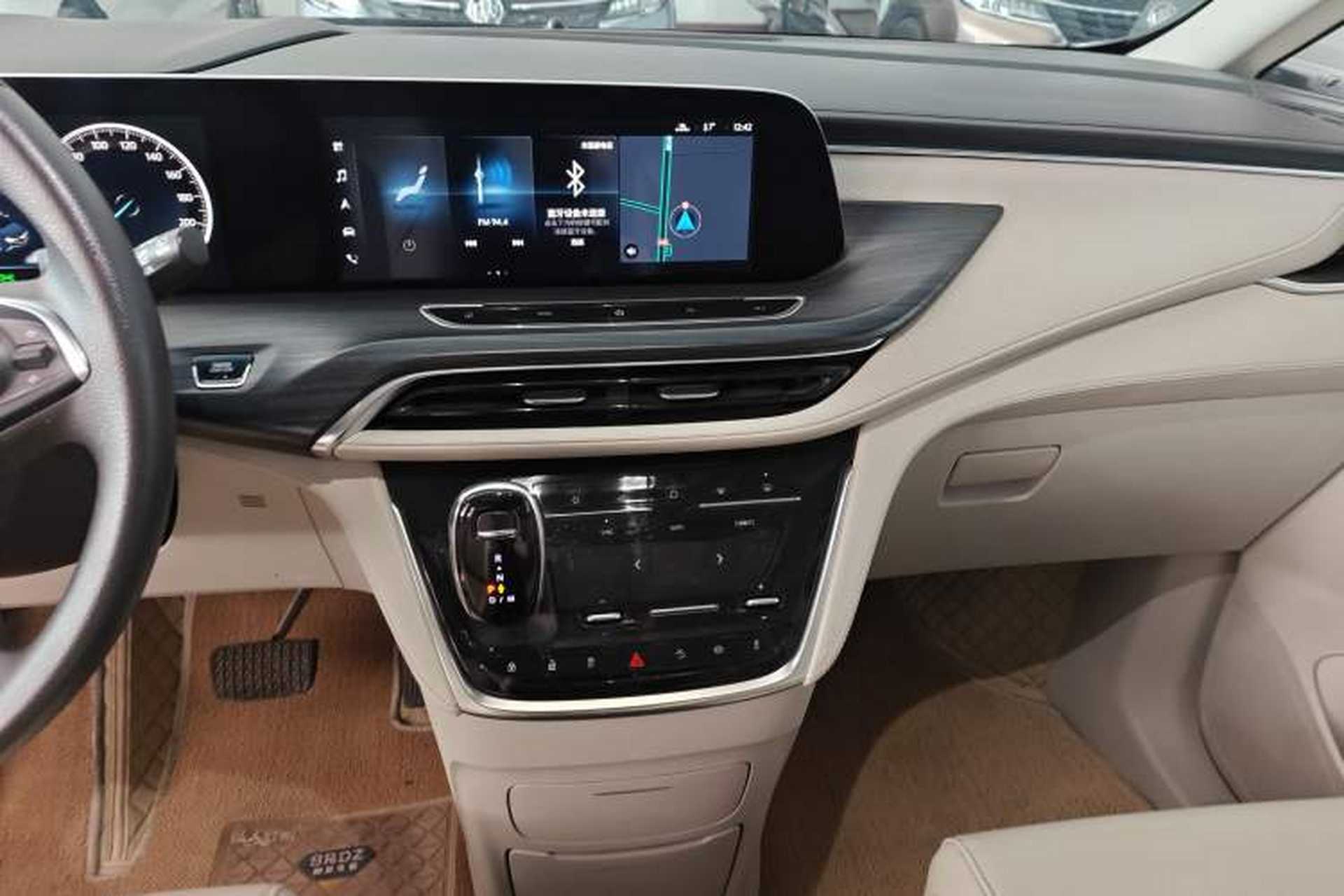 Used Buick GL8 2022 ES Landtrek 653T Comfort Edition Audio And AC Panel