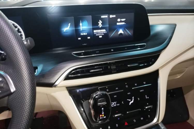 Used Buick GL8 2022 ES Landtrek 653T Luxury Edition Audio And AC Panel