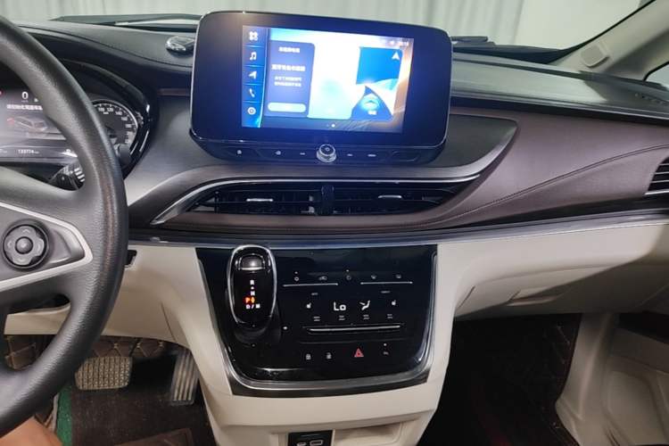 Used Buick GL8 2022 Land Cruiser Executive Class 652T Comfort Model Audio And AC Panel
