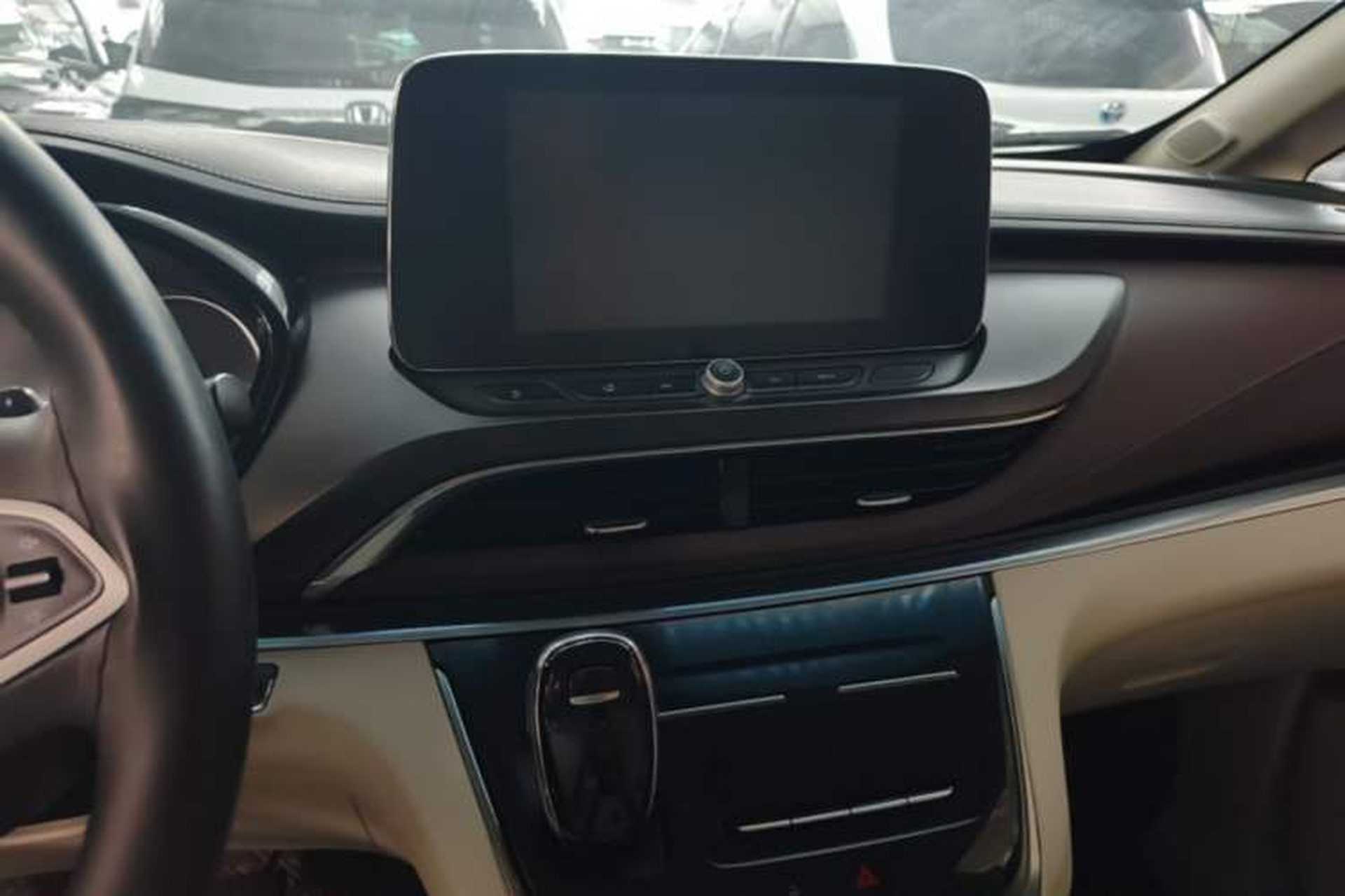 Used Buick GL8 2022 Land Cruiser Executive Class 652T Comfort Model Audio And AC Panel