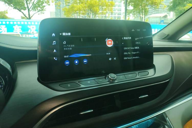 Used Buick GL8 2022 Land Business Class 652T Luxury Model Audio And AC Panel