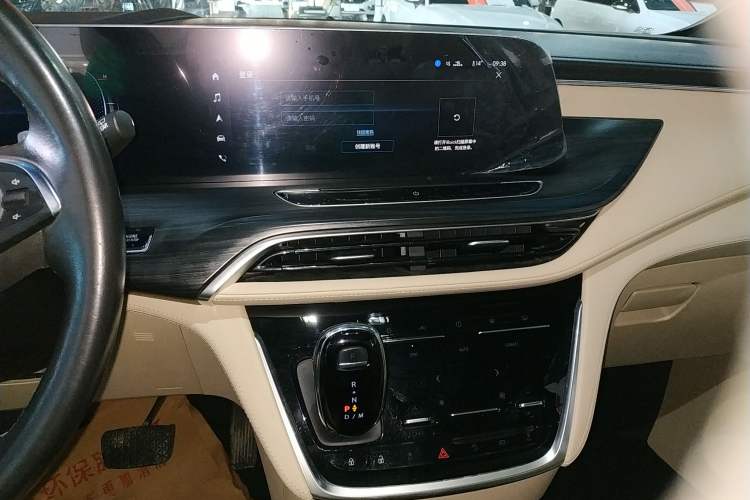 Used Buick GL8 2022 ES Land Cruiser 653T Luxury Model Audio And AC Panel