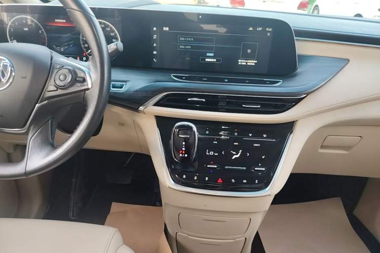 Used Buick GL8 2022 ES Landtrek 653T Luxury Edition Audio And AC Panel